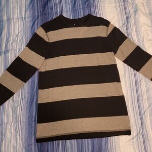 Old Navy Men's Black and Gray Striped Crewneck Sweater